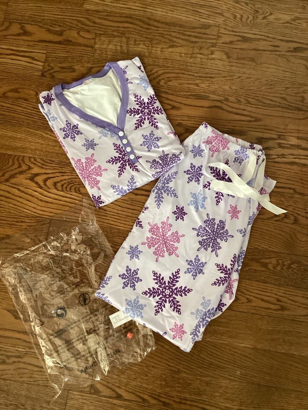 Shirley & Stone winter snowflake pajama set size Large